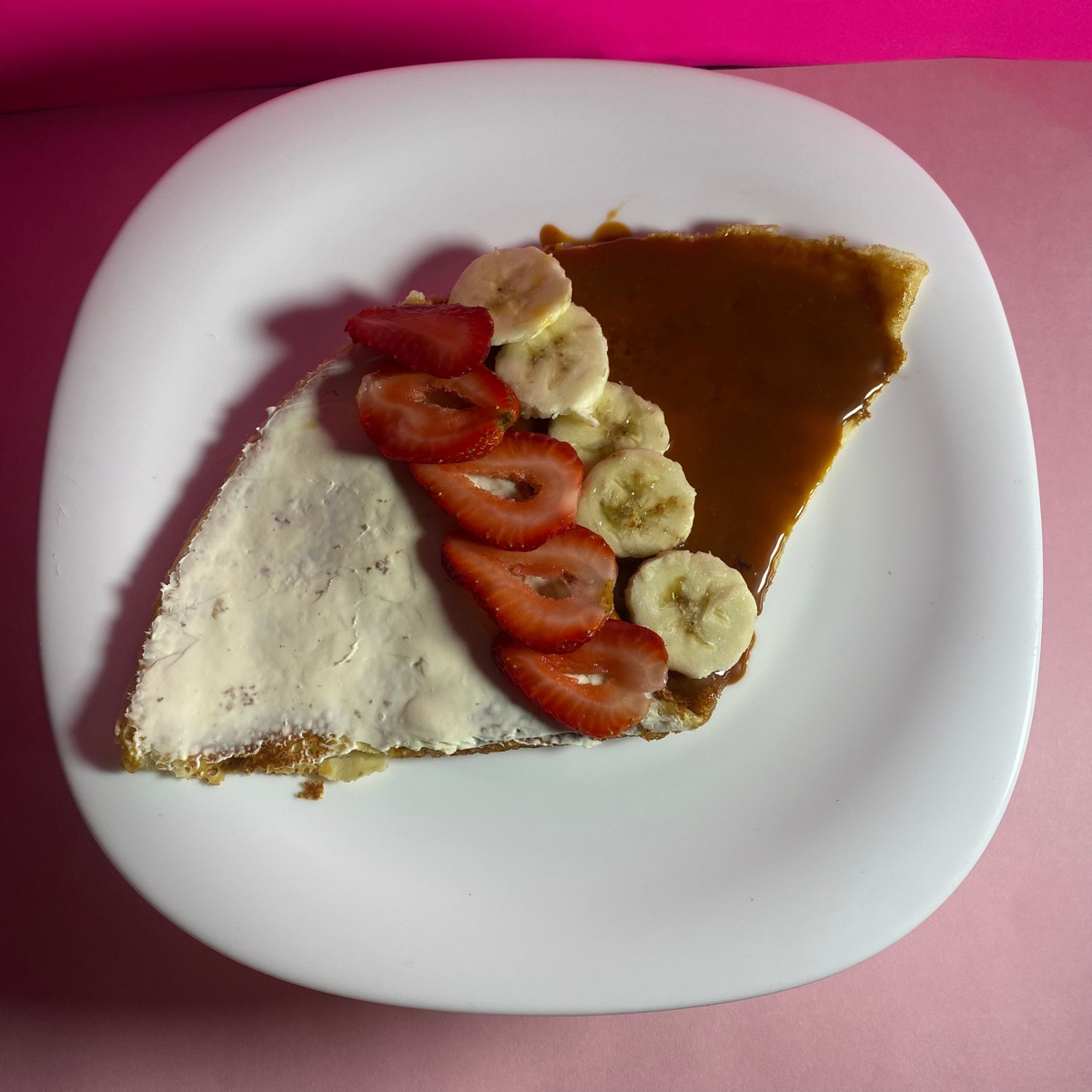 Crepa de Cajeta con Queso Philadelphia y Fruta