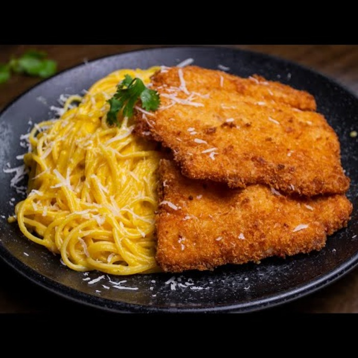TALLARIN A LA HUANCAINA CON MILANESA