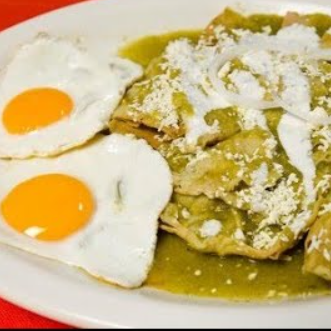 Chilaquiles Verdes con Huevo Estrellado