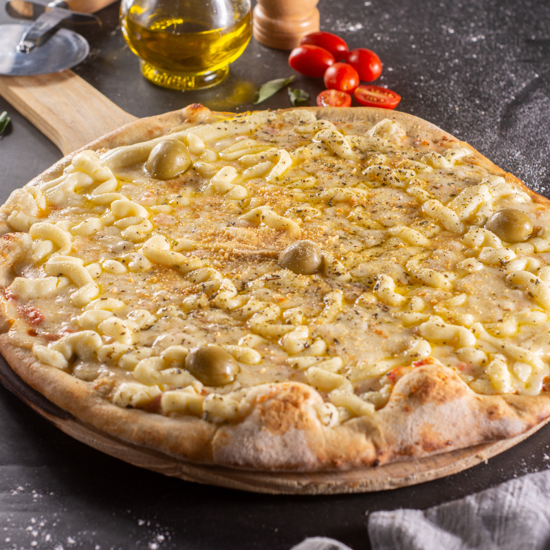 Catupiry, Provolone, Mussarela, Parmesão, Molho de Tomate, Azeitona, Orégano