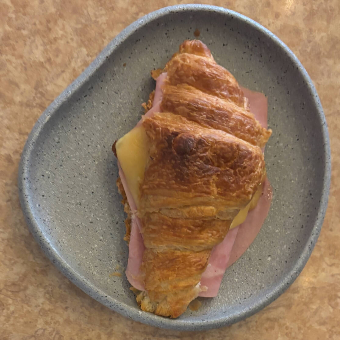 Croissant de Jamón con Queso