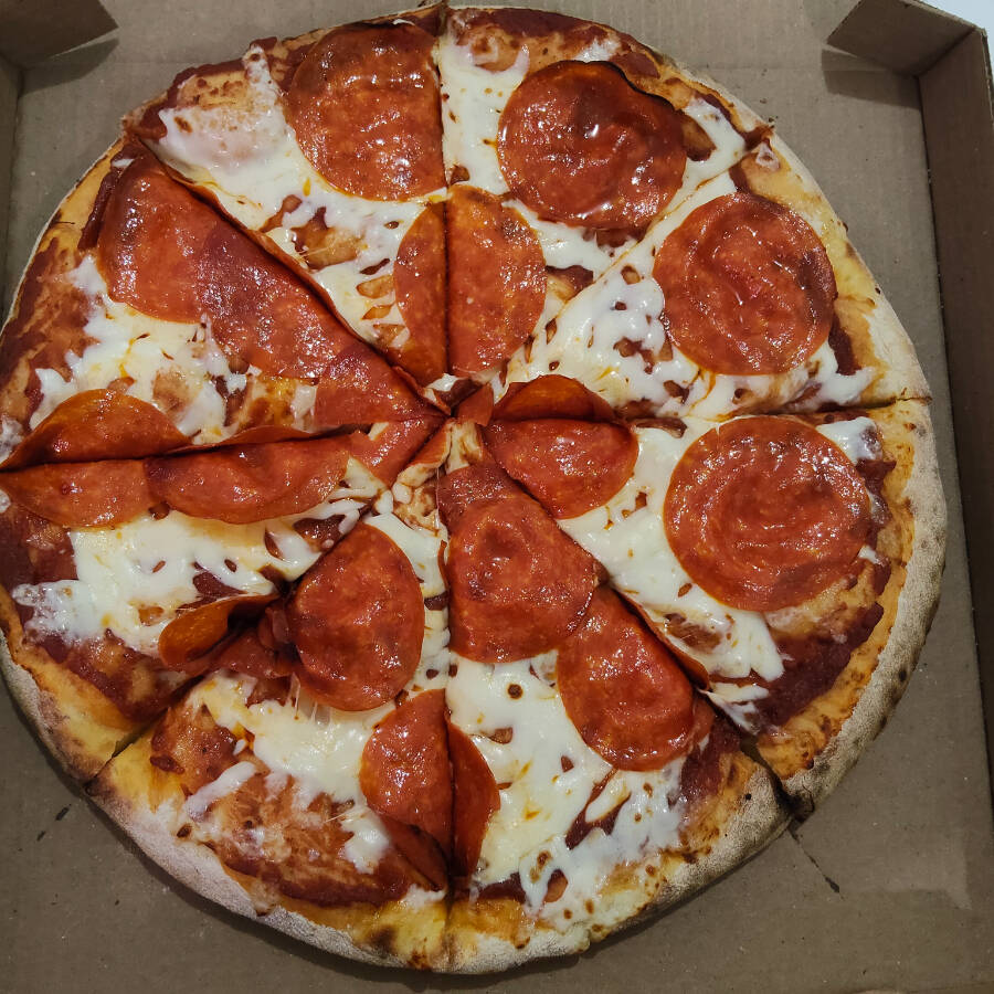 Pizza Peperoni Clásica 12" Mediana