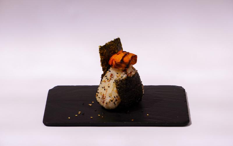 ONIGIRI SALMÓN ASADO