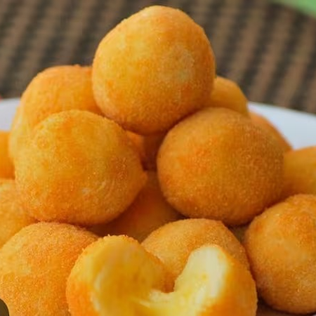 Bolinho recheado com queijo (15 unidades mini)