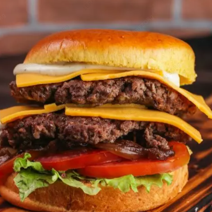 Pão bola, Dupla carne artesanal tostada na chapa, 2x porção de calabresa, dupla camada de queijo cheddar derretido em cima da carne, alface fresquinho do Dia , tomate salada, cebola caramelizada ao shoyo, e por fim dupla camada de maionese cremosa artesanal.