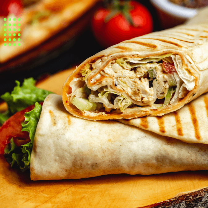 Deliciosa Tortilha, com frango desfiado, cenoura, milho, alface