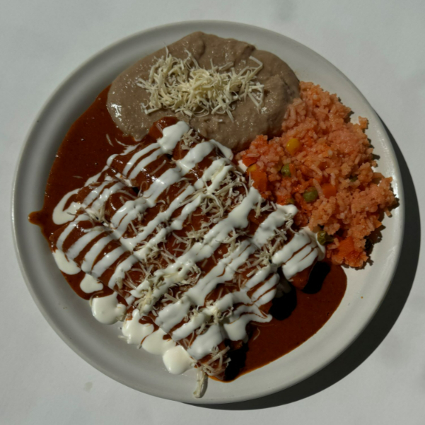 Enchiladas Rojas con Dos Complementos