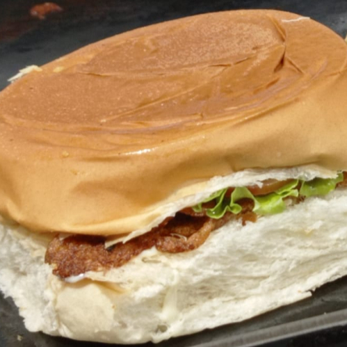 hambuguer industrial 56g, maionese industrial dajuda, ovo, queijo, presunto, alface, tomate