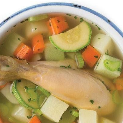 caldo blanco de pollo con verduras
