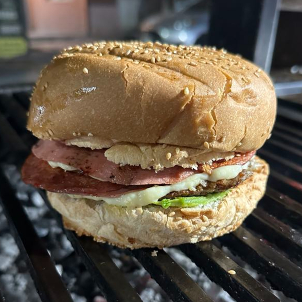Hamburguesa Doble con Papas