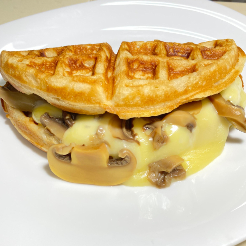 Waffle Salado de Queso y Champiñón