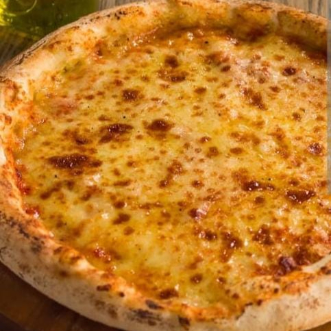 muçarela, molho e tomate