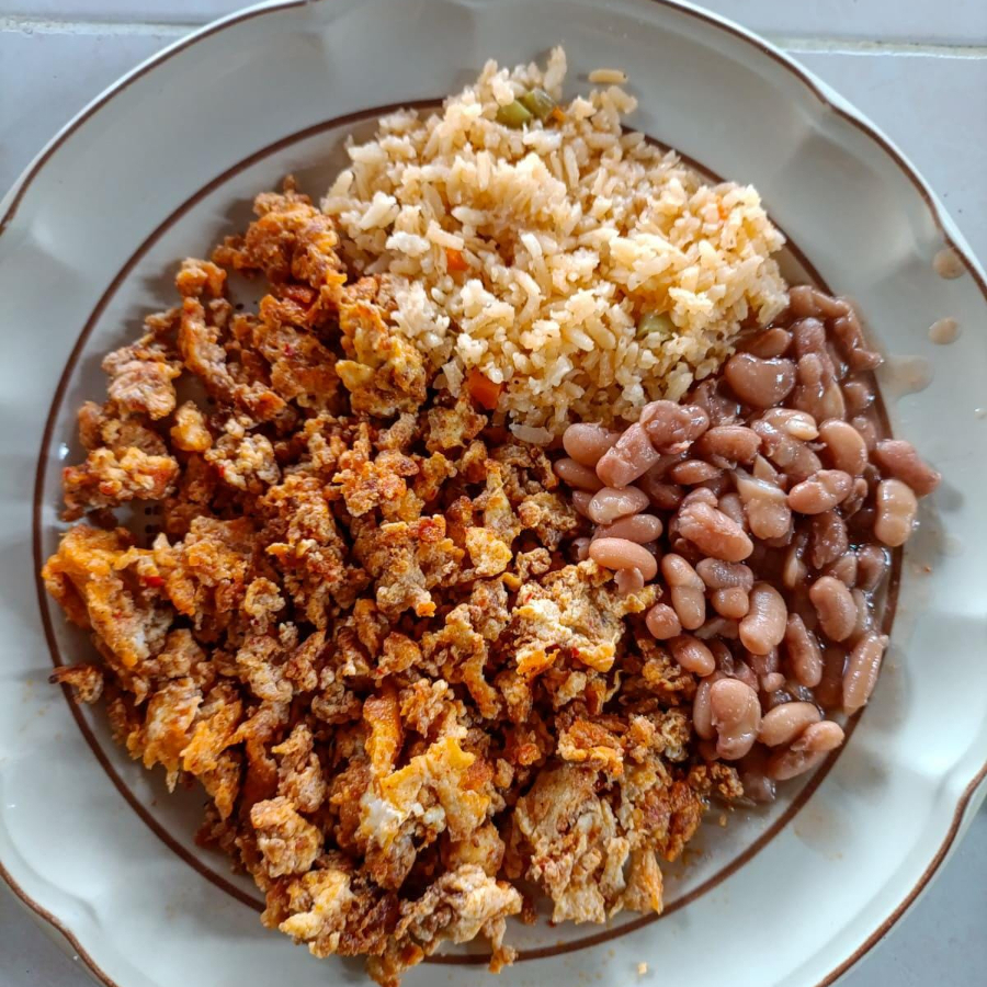 HUEVOS CON LONGANIZA
