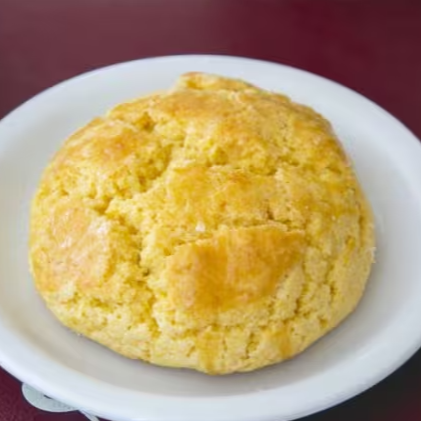 Massa macia por dentro e levemente crocante por fora, com aquele sabor caseiro que lembra receita de família.