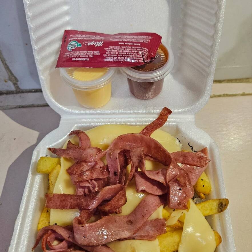 Orden de francesa con queso y tocino
