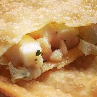 Pastel recheado com Palmito, Queijo Mussarela, Presunto e Ovo cozido. Obs: Não fazemos alterações de ingredientes.