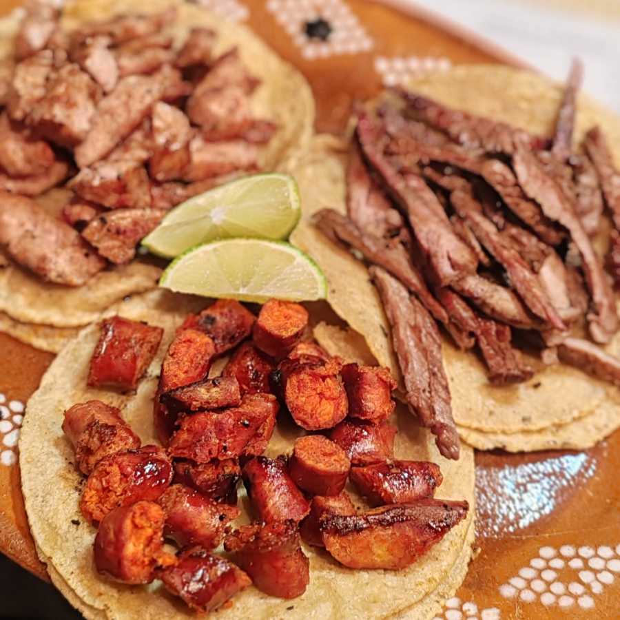 Orden de 3 tacos asada, chistorra y chorizo