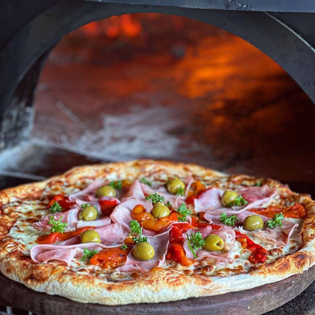 PIZZA ESPECIAL CON JAMON Y PIMIENTOS