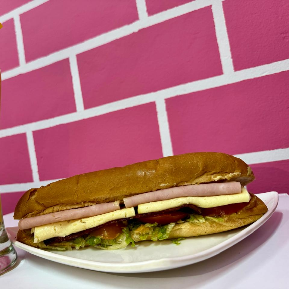 Sándwich Jamón y Queso