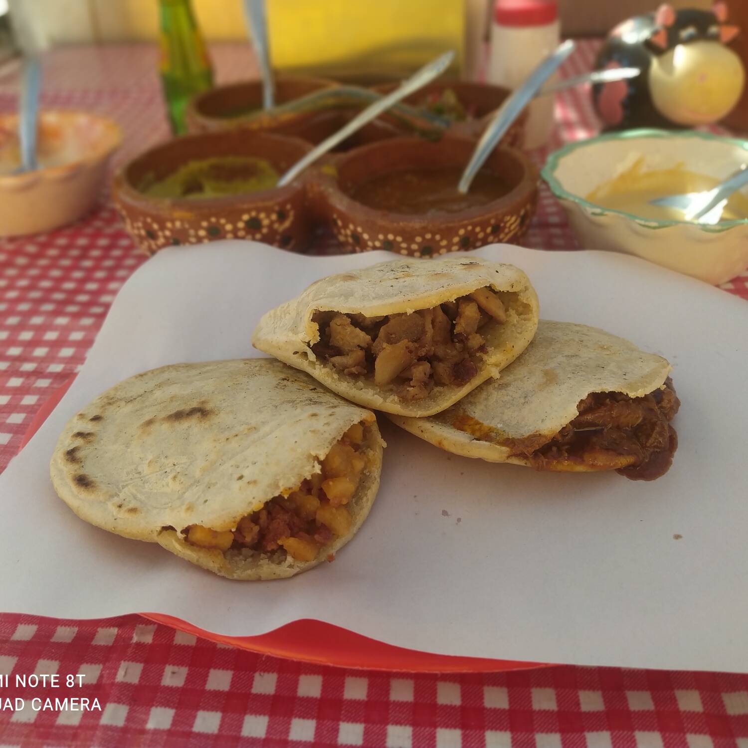 Gordita de Lomo en Salsa de Cacahuate