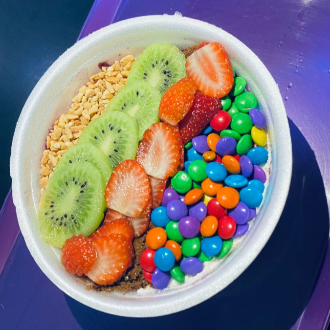 Açai da casa aprox:500ml _ acompanha leite, granola, xerem, paçoca + banana e uva e finalizado com leite condensado