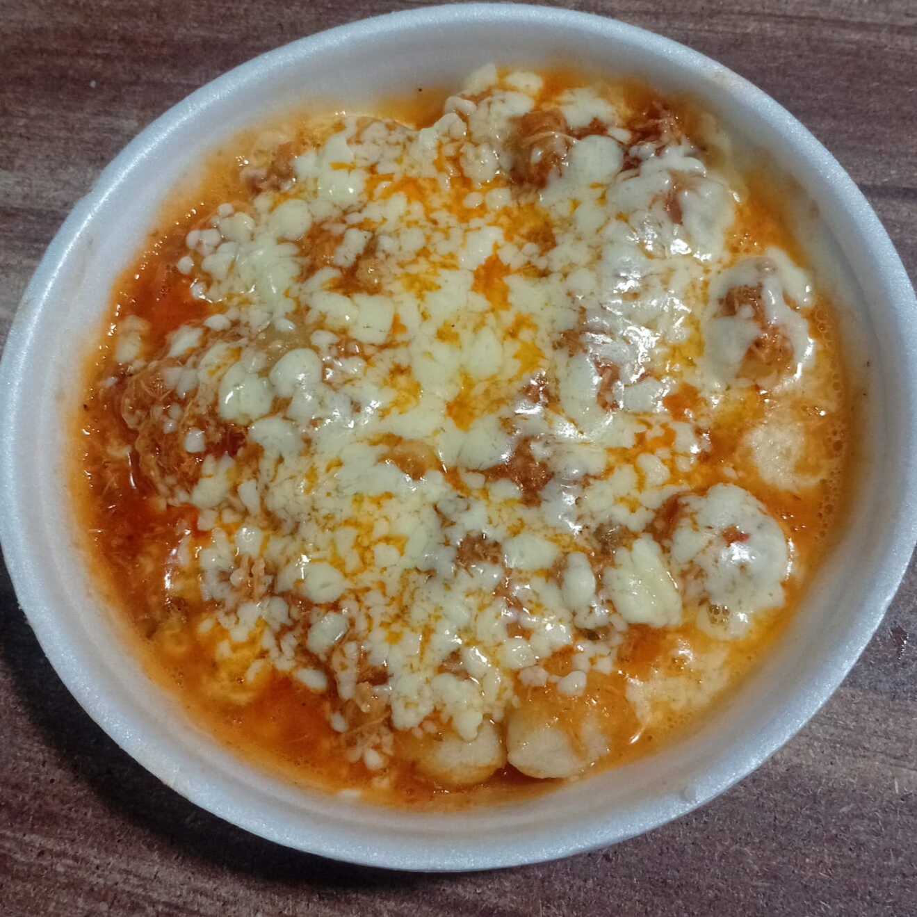 Delicioso Nhoque Artesanal de Frango, Bacon e Queijo, com um delicioso molho á Bolonhesa da casa.
Embalagem 500ml.