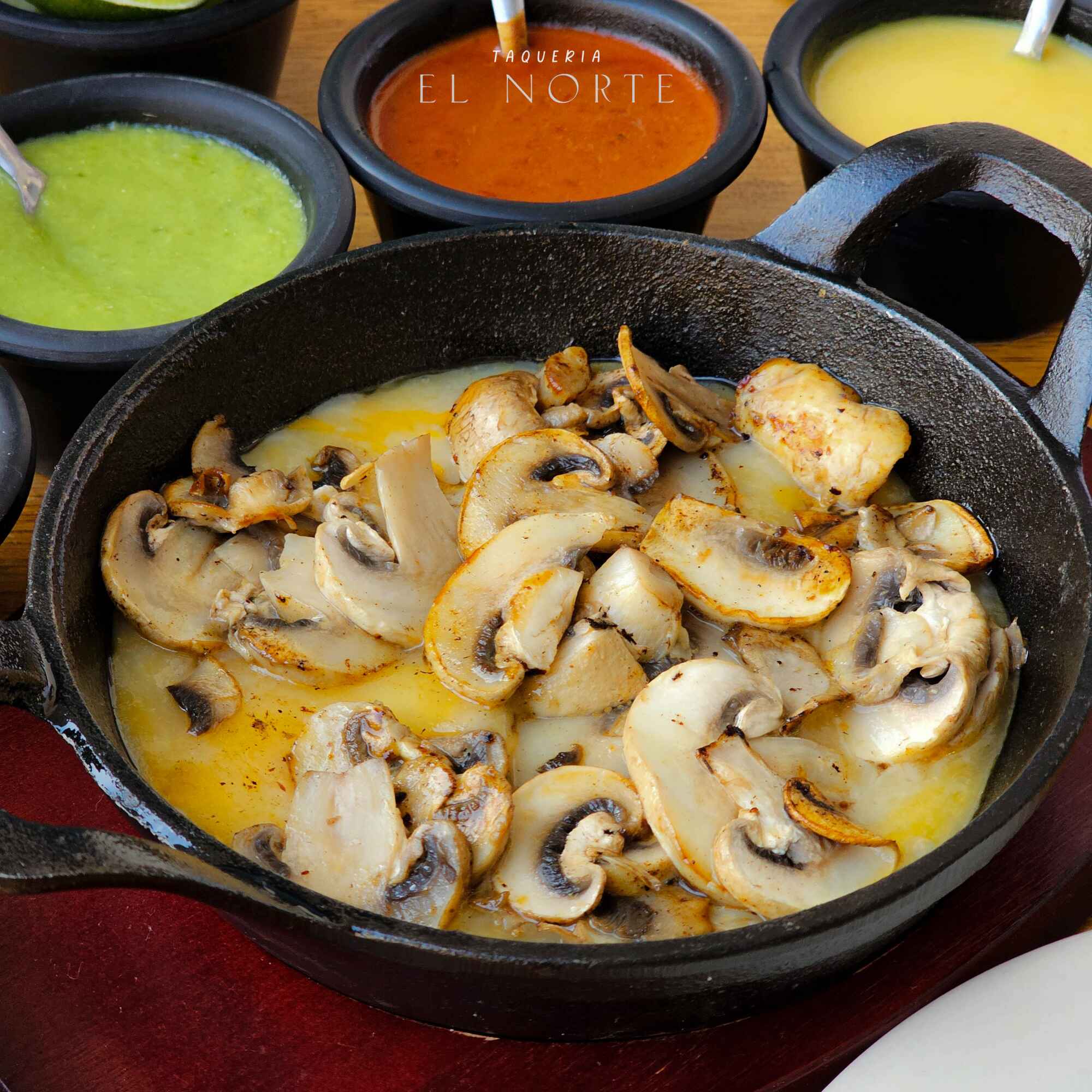 Queso Fundido con Champiñones