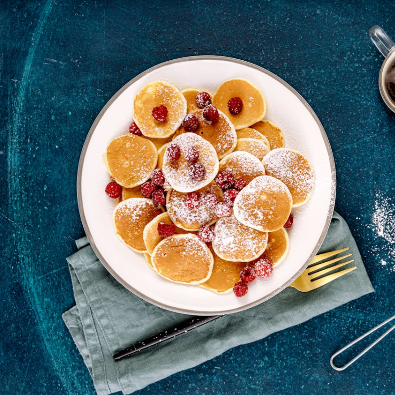Mini Hot Cake con Fruta de Temporada