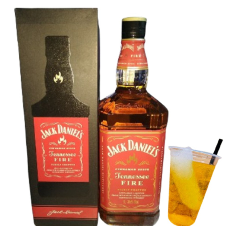 Copão de Jack Daniel’s com energético, gelo trincado e o sabor marcante do whisky mais famoso do mundo. Forte, gelado e no ponto certo.