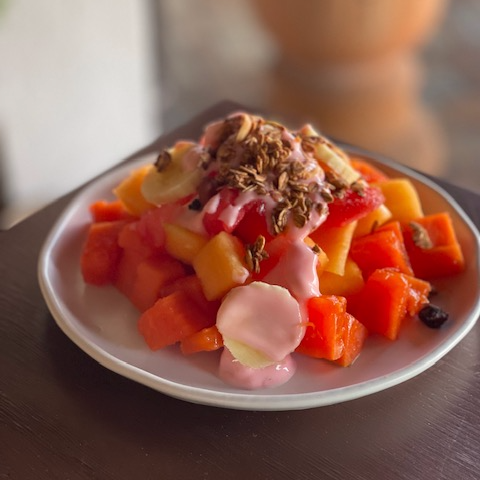 COCTEL DE FRUTAS GRANOLA Y YOGUR