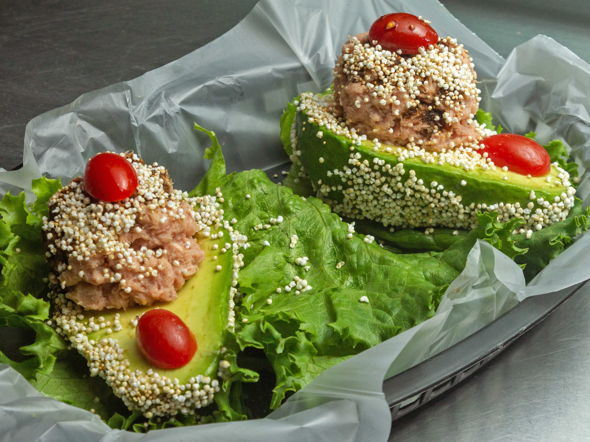 Aguacate relleno de queso panela