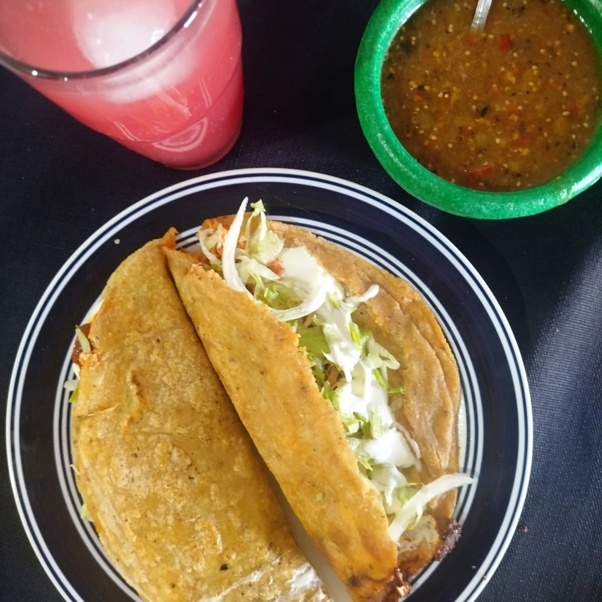 promo. 2 quesadillas/ medio litro de agua FRESCA