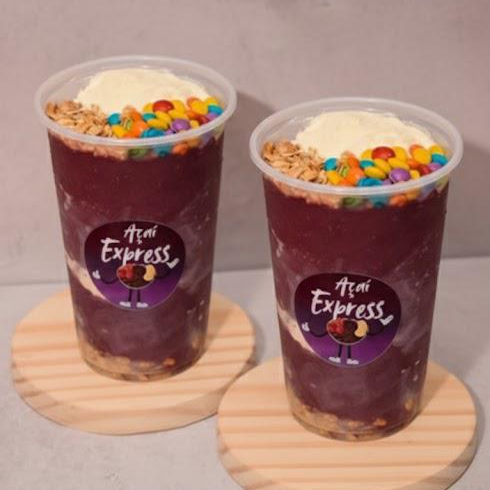 "Combo ""Casal"" - 2 unidades de Açaí 770ml. Nessa proposta, indicamos para o casal se saborear com 2 unidades de 770ml do nosso açaí cremoso, mais 3 acompanhamentos e 2 frutas grátis."