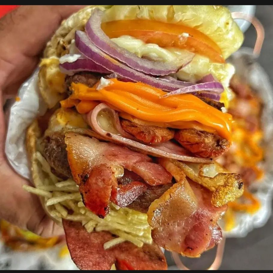 Pão, 2 carne,2 queijo, tomate, alface, com OVO, ou sem ?