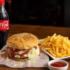 Hamburguesa Tradicional Papas y Refresco