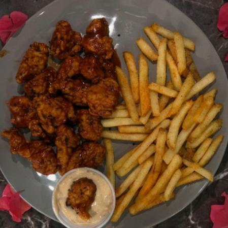 ⭐ Combo Clasico (Boneless Mediano + Papas + Dip)