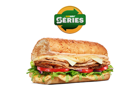 Pernil em lascas no pão de alho com pasta de alho, mussarela derretida e molho Supreme.