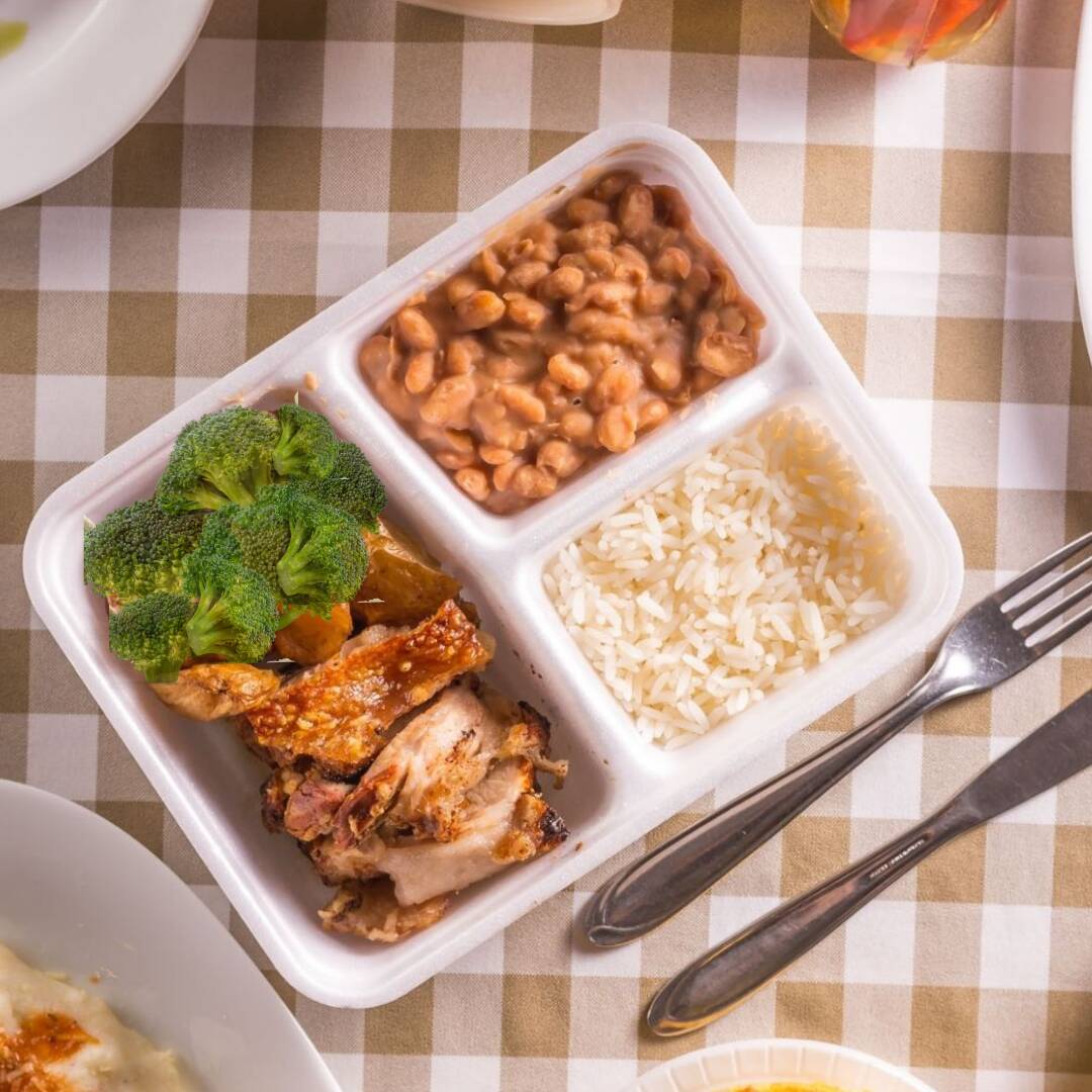 Arroz branco, feijão caseiro, spaghetti alho e óleo, farofa, legumes fresquinhos e um delicioso adicional de carne. Uma combinação ideal para quem quer uma refeição completa e cheia de energia. (*) Não fazemos alterações!