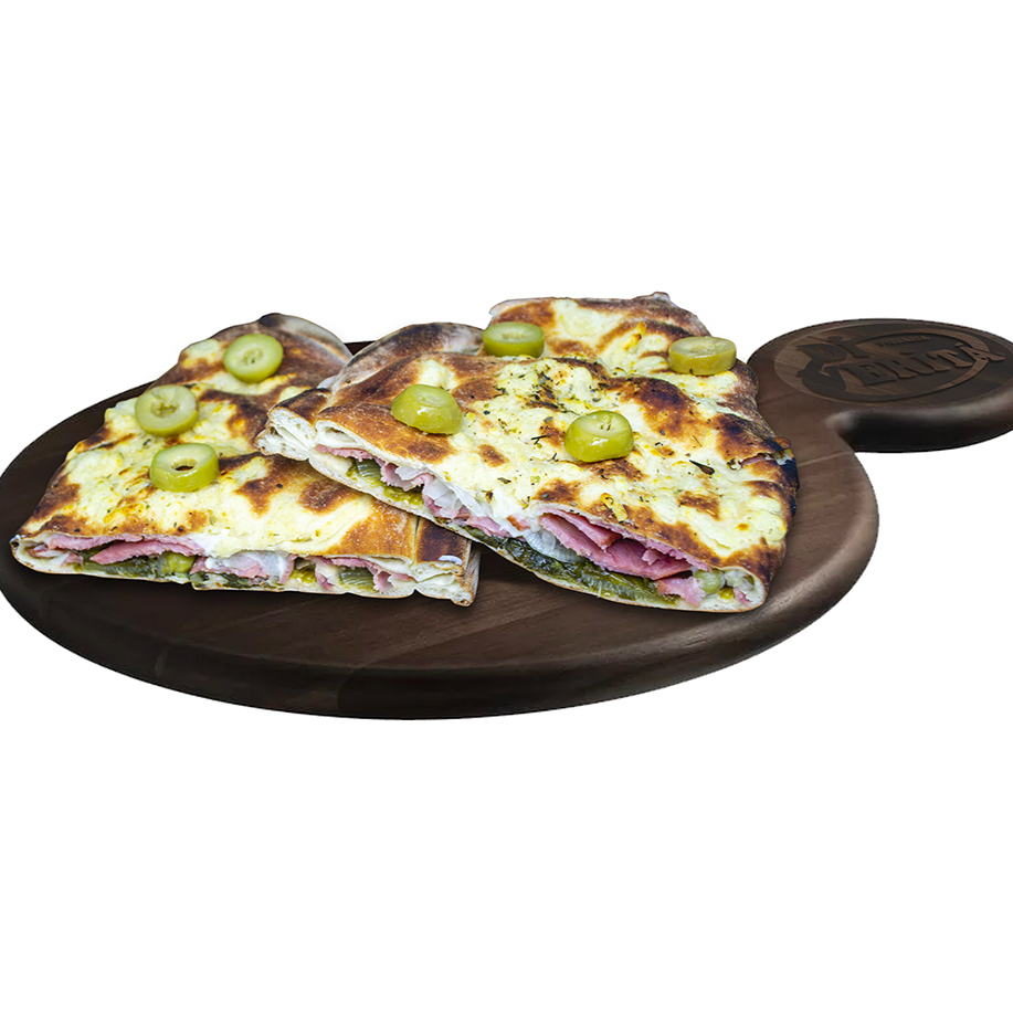 Calabresa, Escarola, Ervilha, Catupiry original, Lascas de Parmesão e cebola