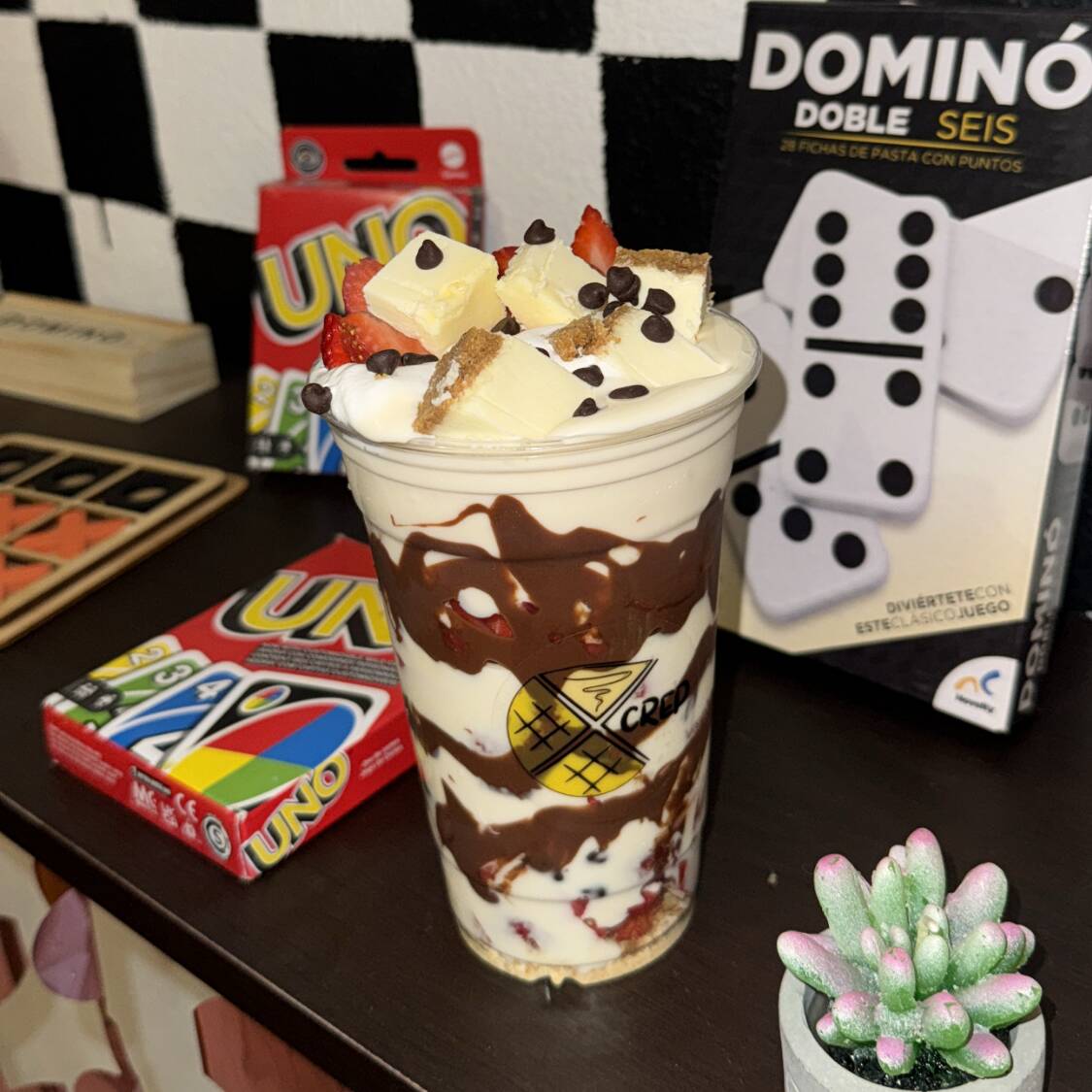 20 Oz Fresas con Crema + Trozos Cheesecake