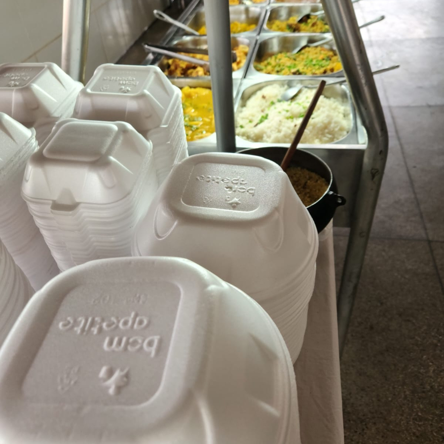 Marmitex composta dos itens que tiver nas cubas quentes e 2 Proteínas!