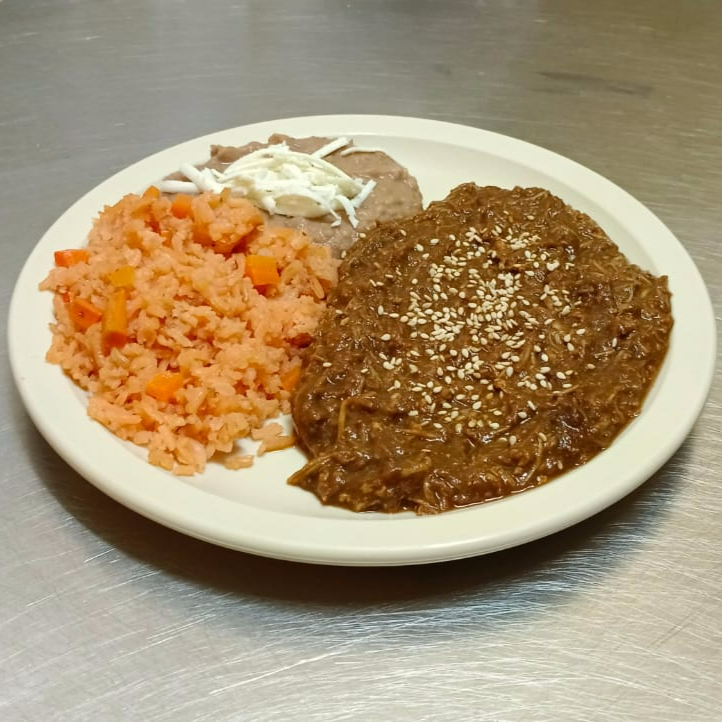 Pollo en Mole en Combo