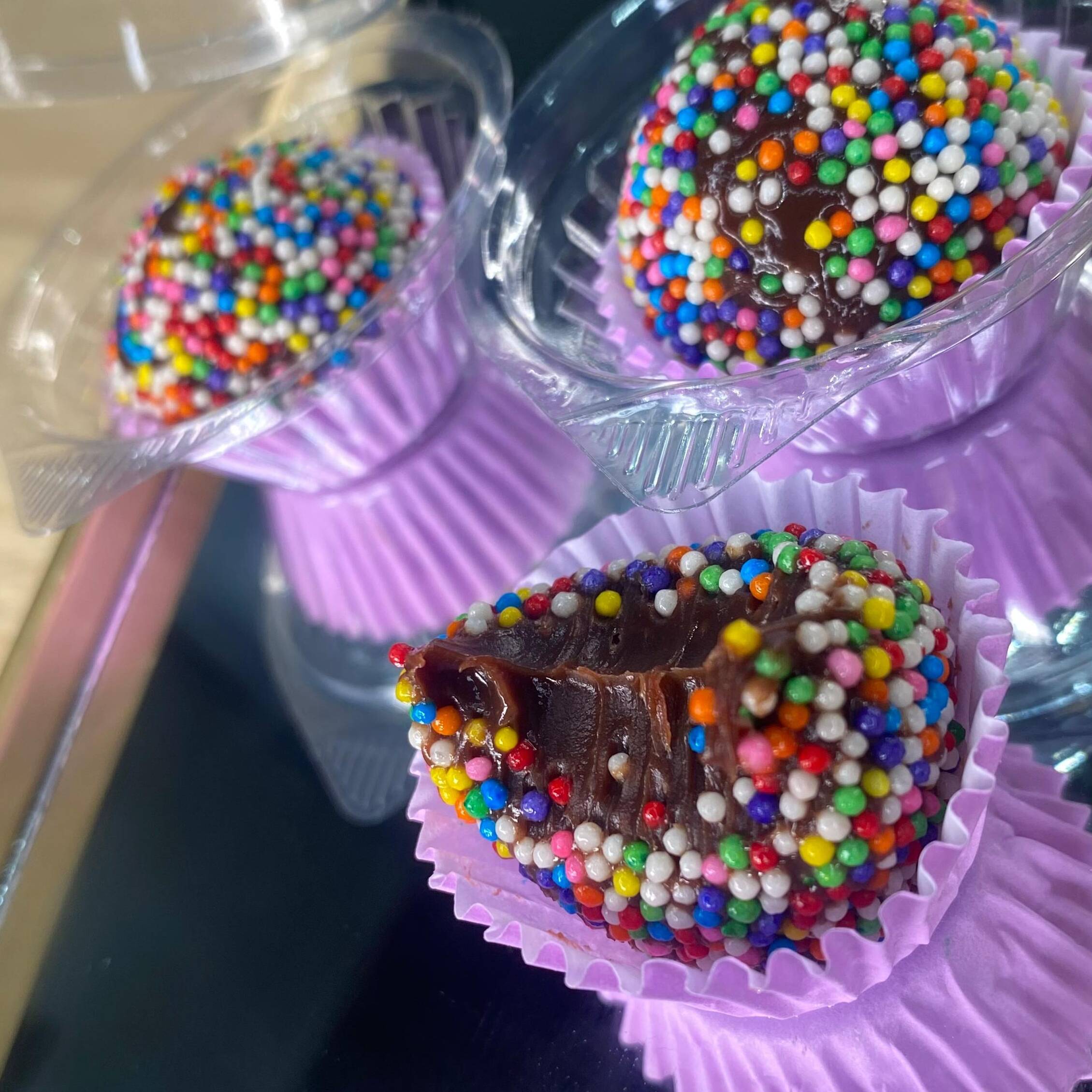 Tá esperando o quê? 👀 Brigadeiro 46g, ideal pra matar a vontade de doce na medida certa! 🍫💛