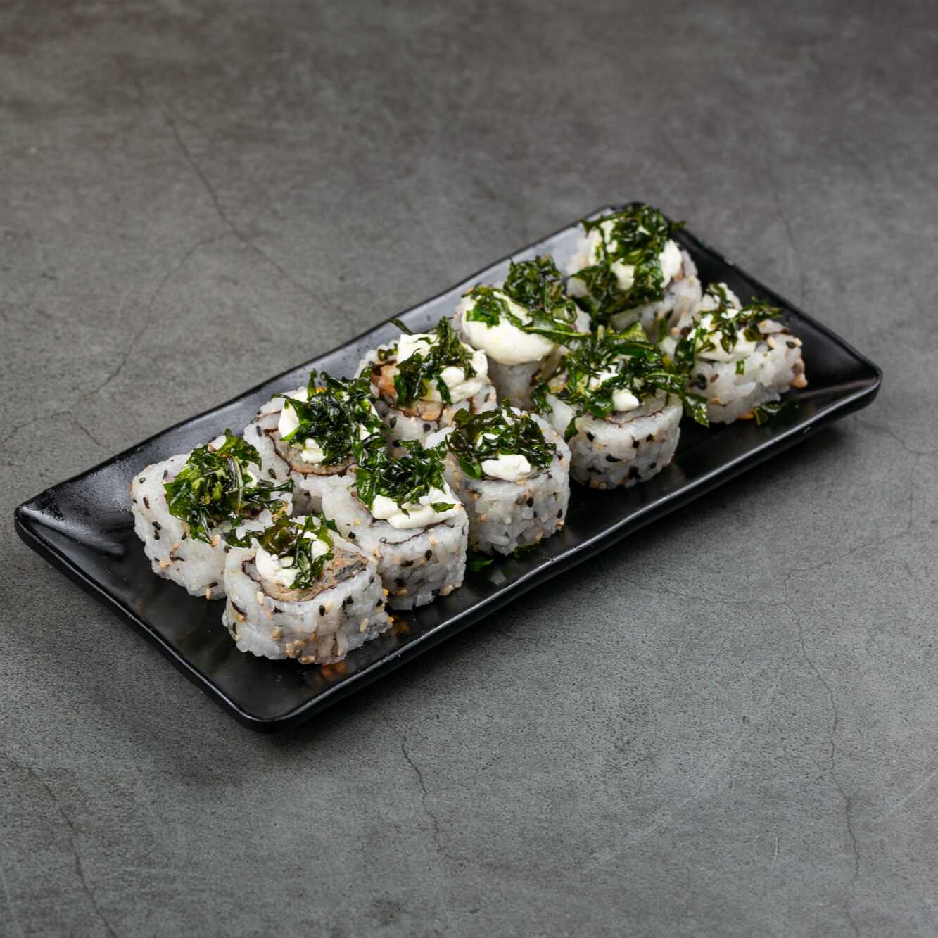 skin, cream cheese e couve crispy