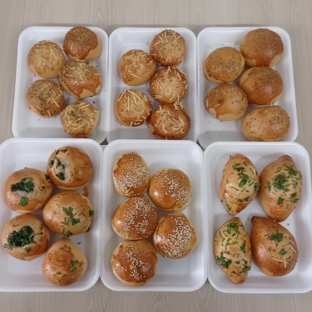 Mini Royal:
• Frango
• Calabresa
• Queijo com Presunto
• Carne Moída
• Mini Hambúrguer