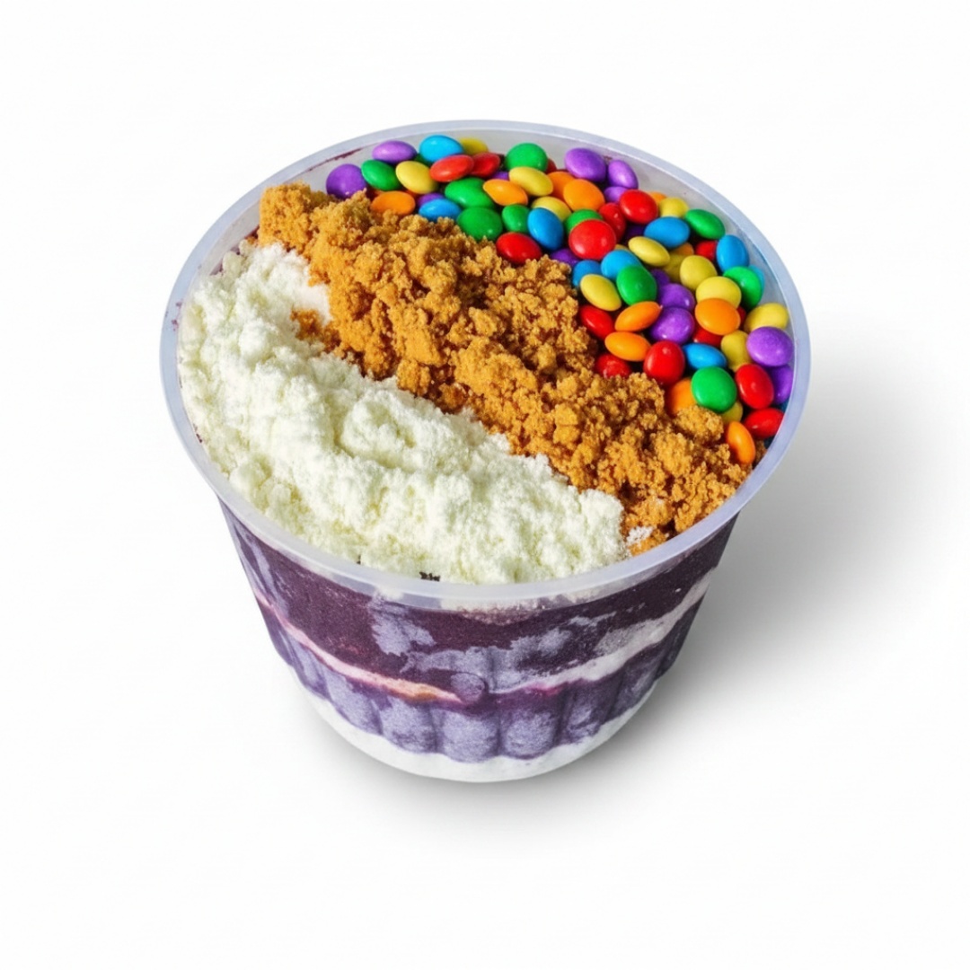 Ja vai montado com (Banana, granola, leite condensado e leite em pó)