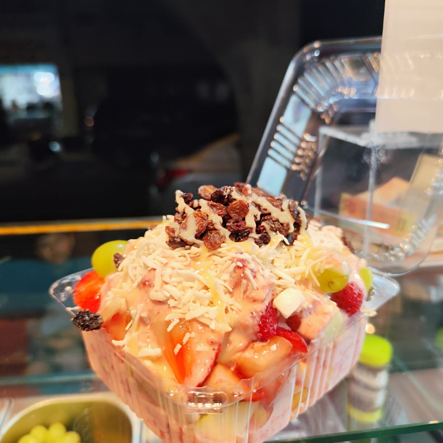 Biónico cubierto de fresas con crema Grande