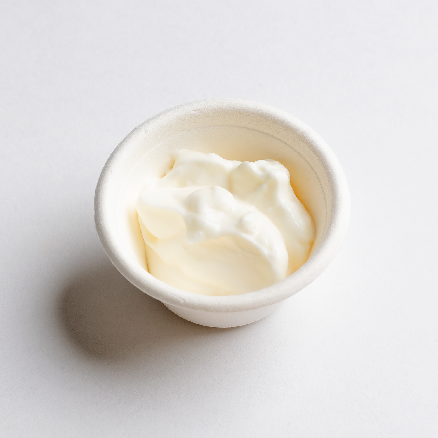 MAIONESE DE ALHO DA CASA. VEGETARIANO. CONTÉM LACTOSE.