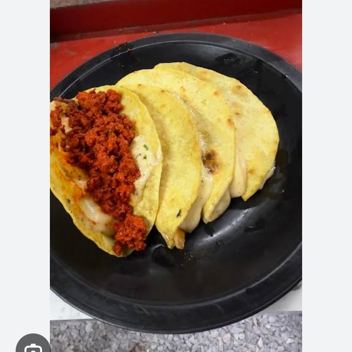 Quesadilla chorizo rojo