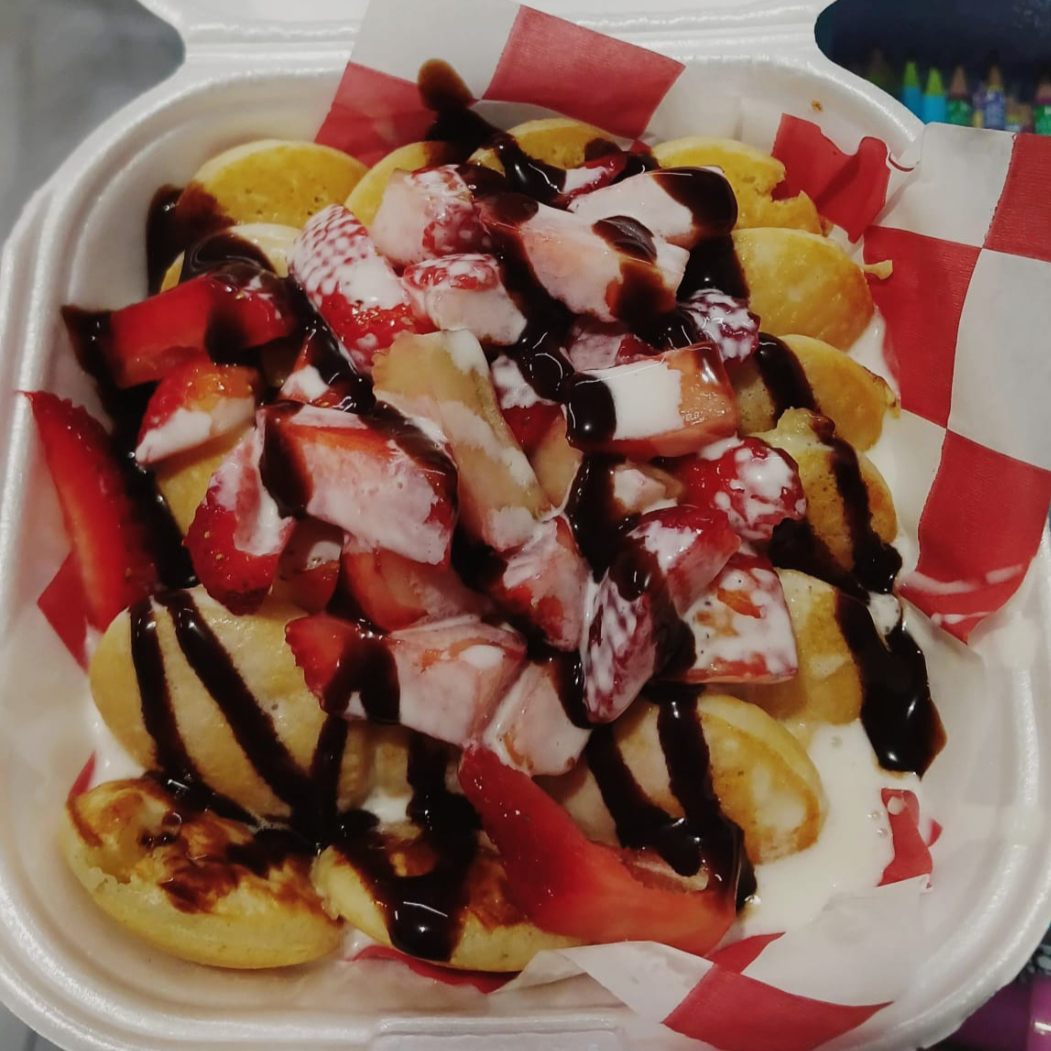 Hot Cakes con Fresas con Crema